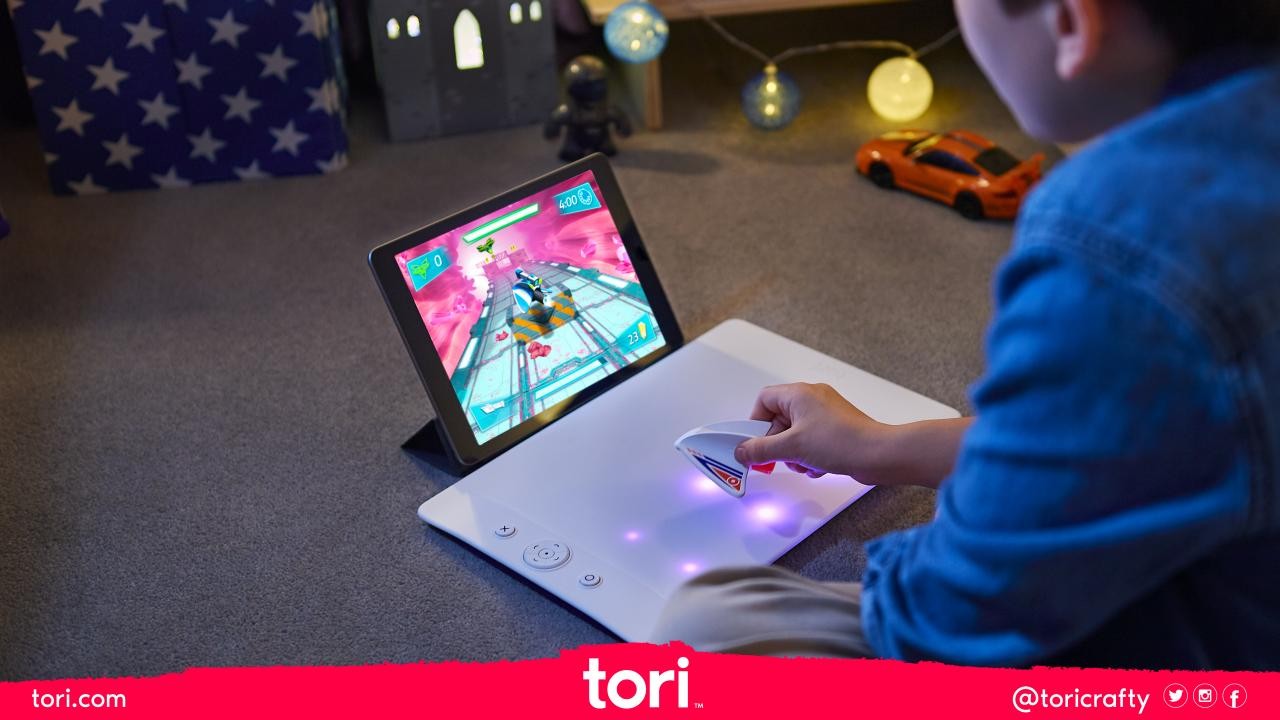 tori mixt echte und digitale Spielwelt